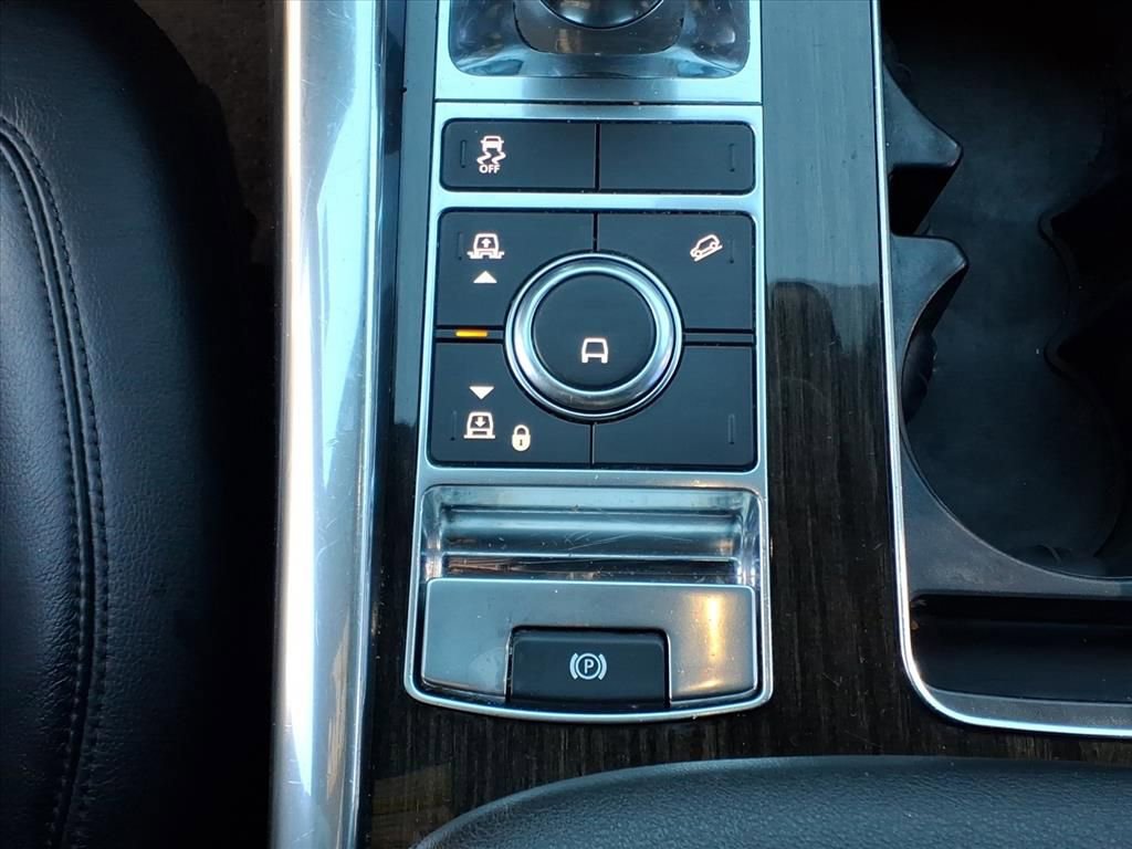 Used 2020 Land Rover Range Rover Sport SE image 15