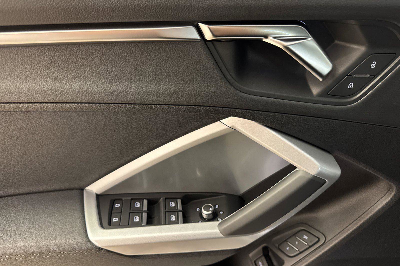 Used 2025 Audi Q3 2.0T Premium w/ Convenience Package image 11