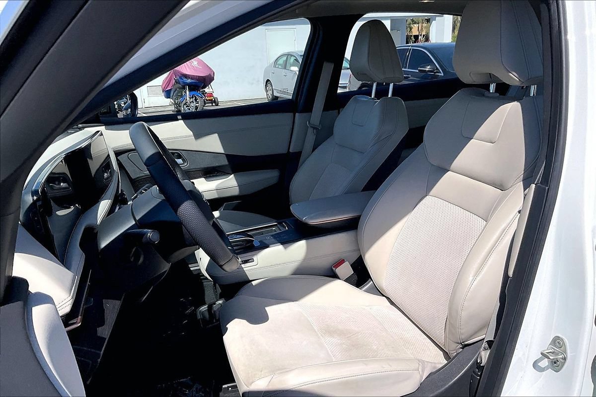 Used 2024 Nissan Ariya FWD image 30