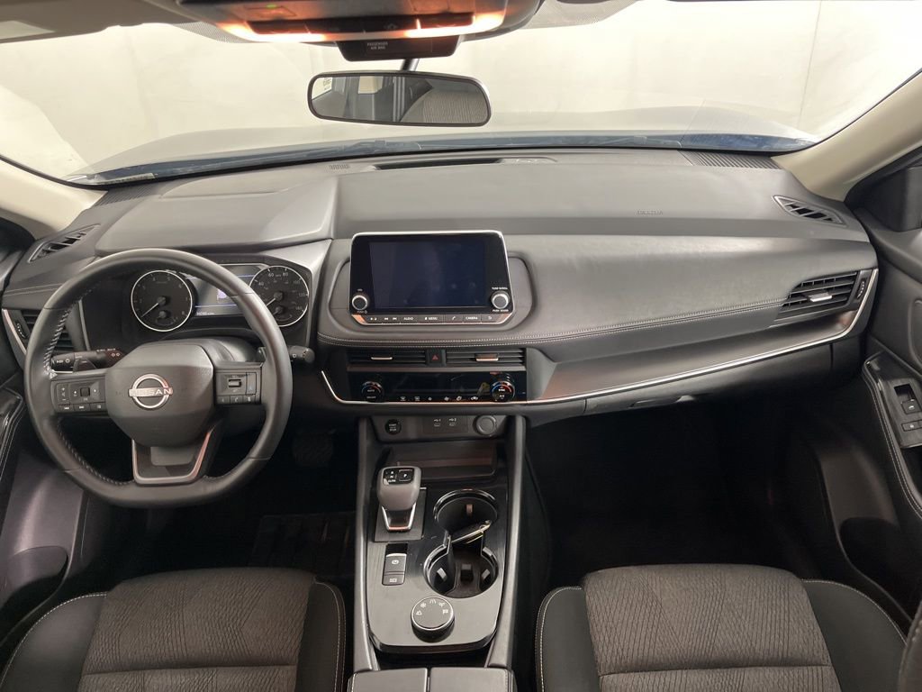 Used 2025 Nissan Rogue SV AWD/4WD image 16