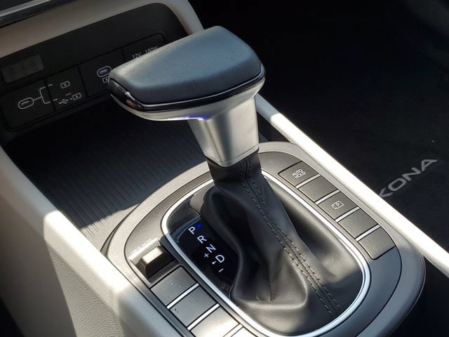 Certified 2025 Hyundai Kona SEL AWD/4WD image 29