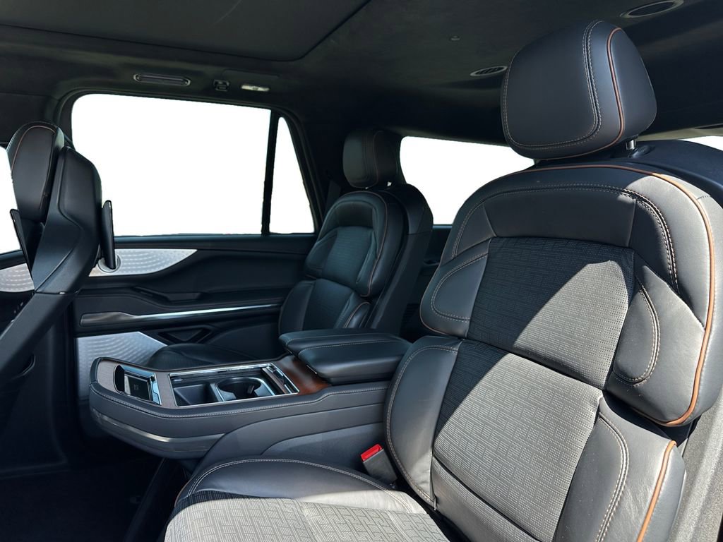 Used 2025 Lincoln Navigator Black Label AWD/4WD image 10