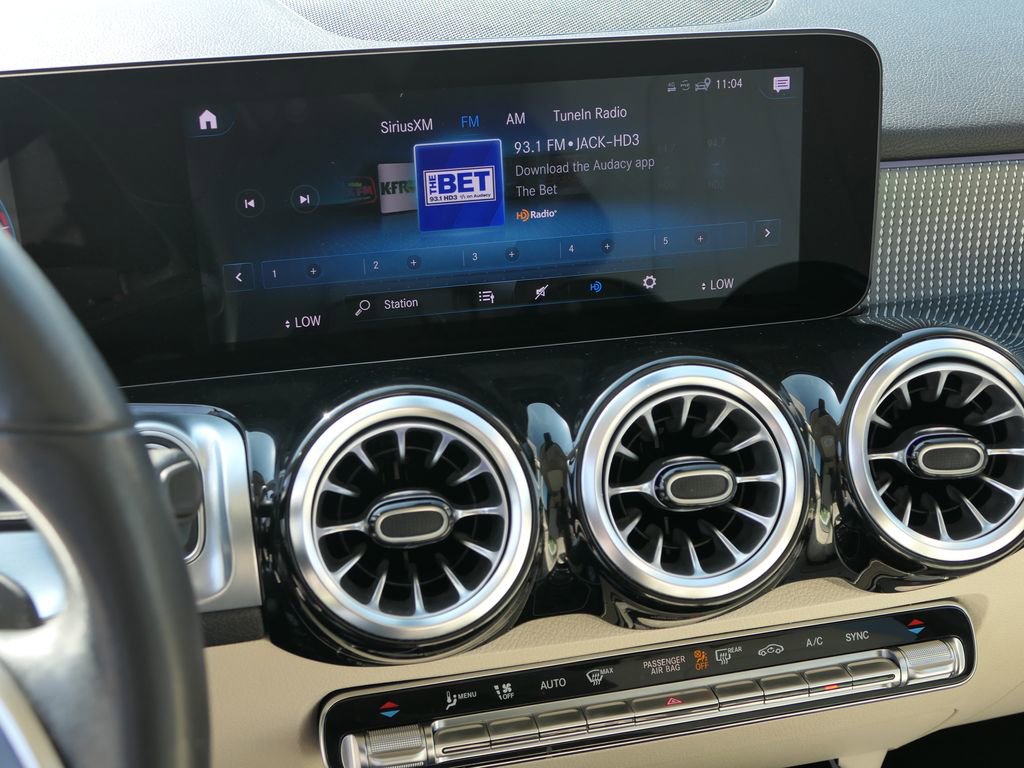 Used 2022 Mercedes-Benz GLB 250 4MATIC image 21
