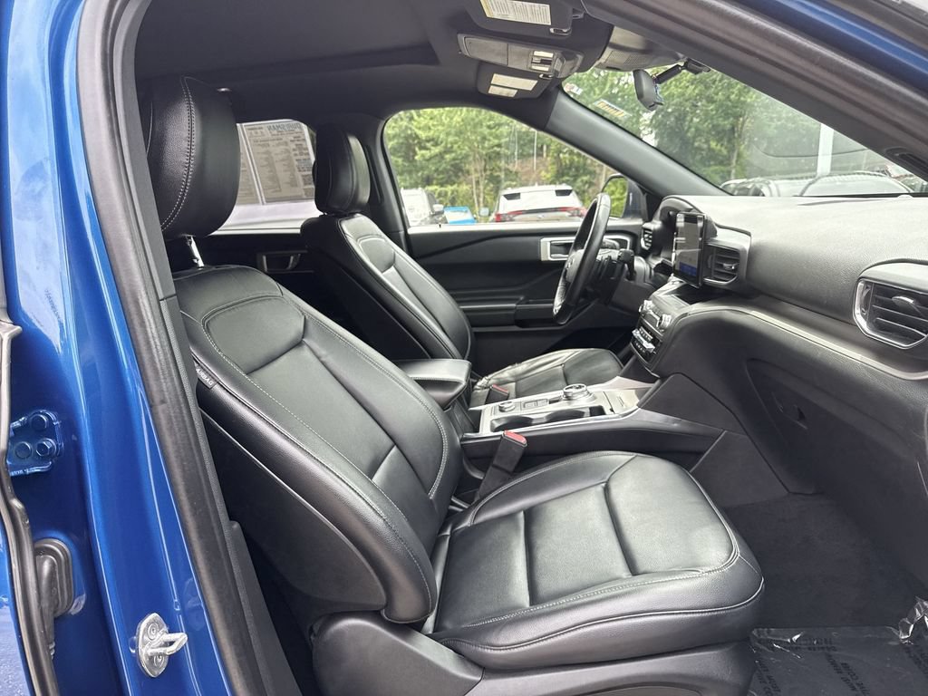Used 2020 Ford Explorer XLT w/ Equipment Group 202A AWD/4WD image 27