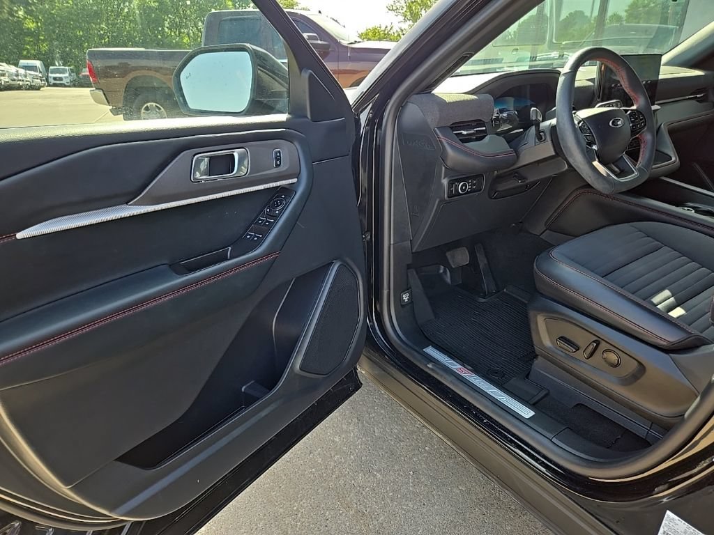Used 2025 Ford Explorer ST-Line AWD/4WD image 31