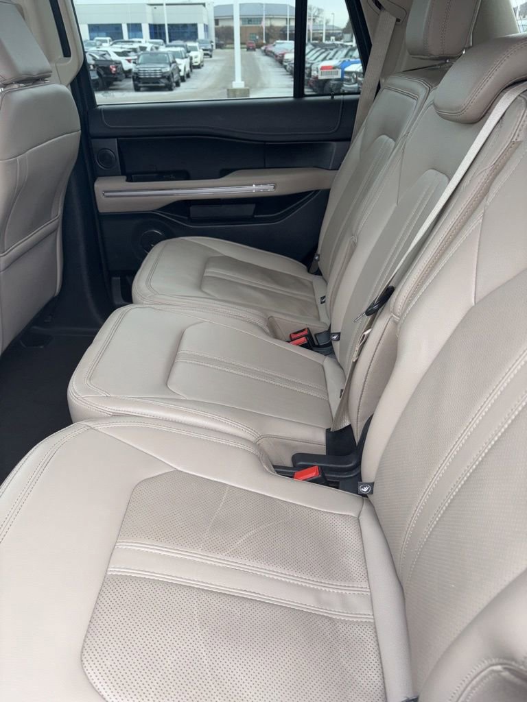 Used 2024 Ford Expedition Limited image 19