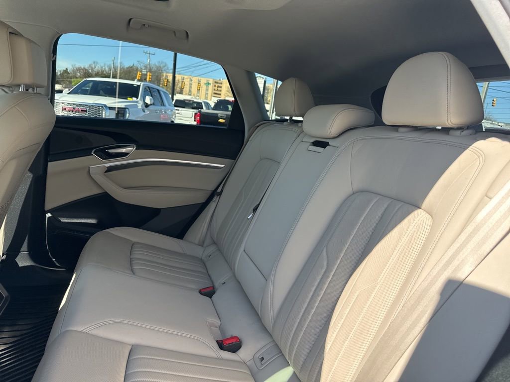 Used 2019 Audi e-tron Premium Plus image 25