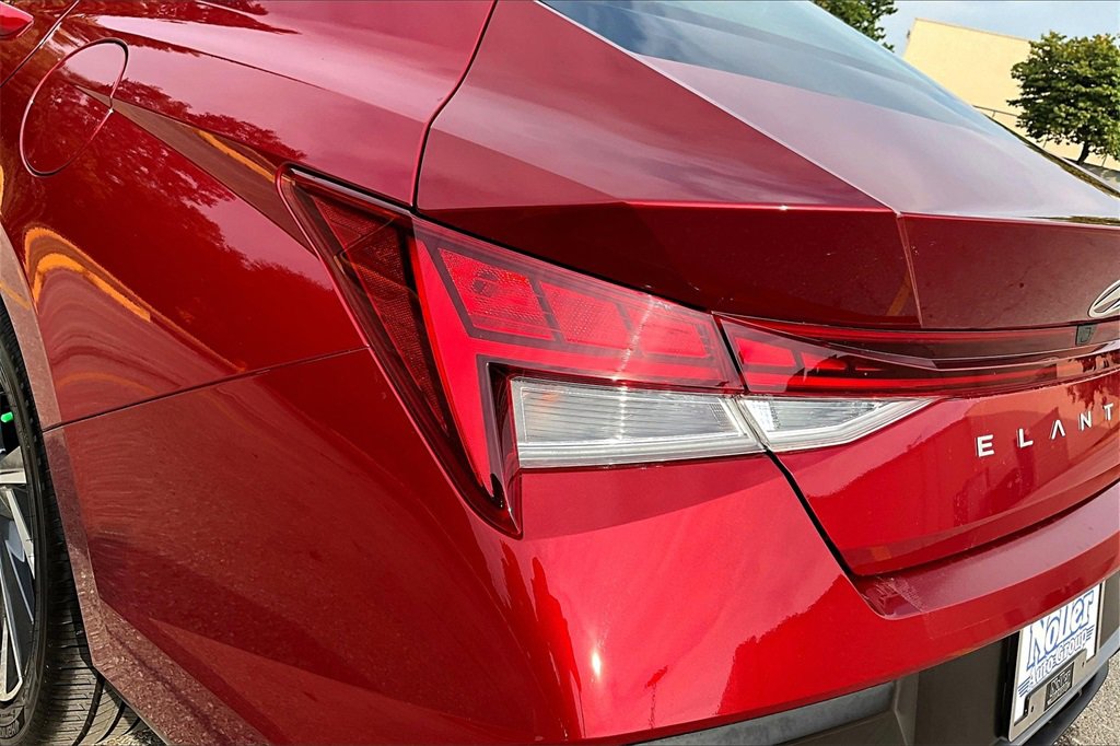 Certified 2025 Hyundai Elantra SEL image 30