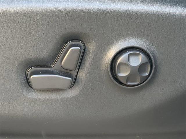 Certified 2024 Chrysler Pacifica Touring-L image 24