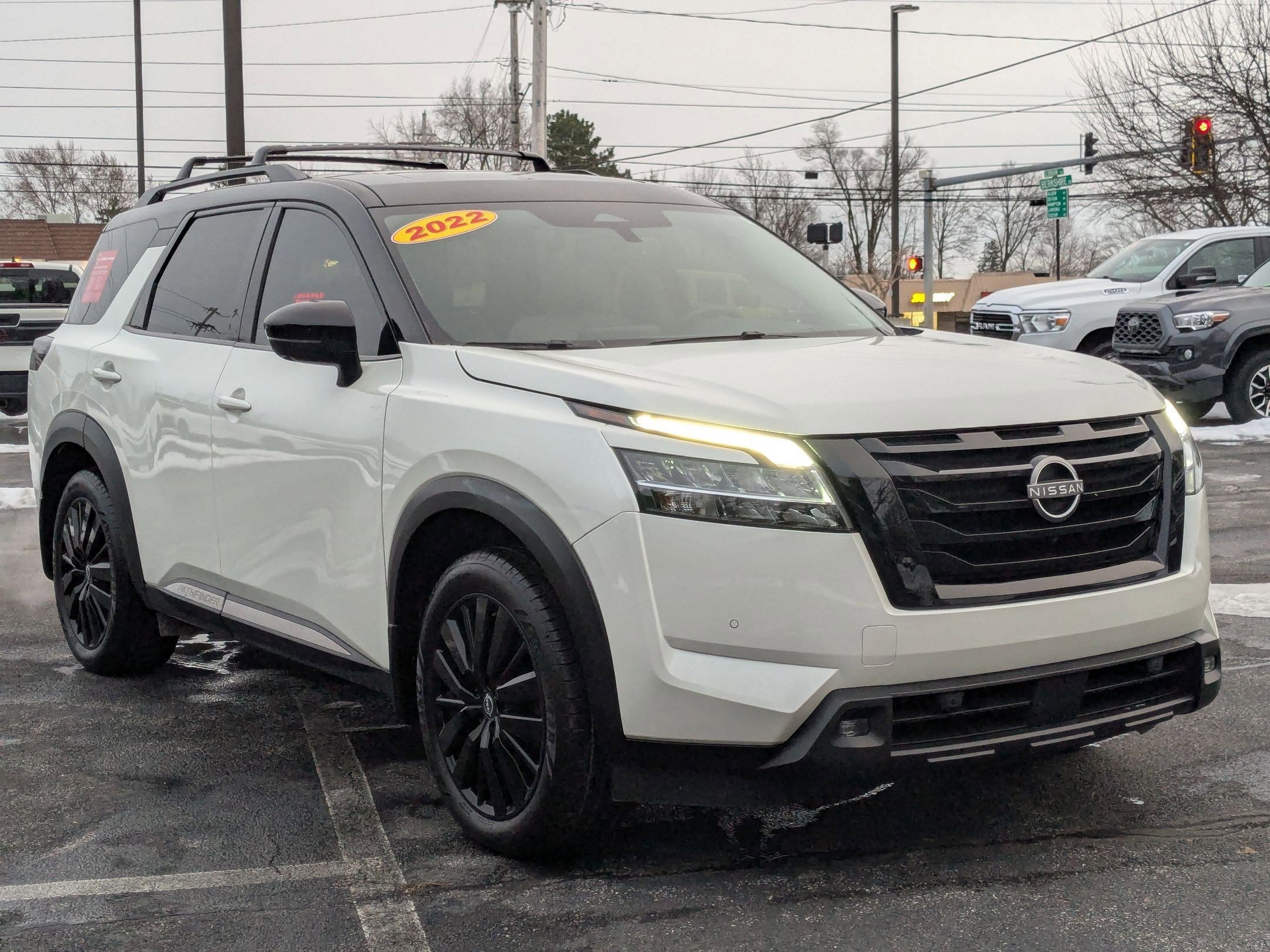 Used 2022 Nissan Pathfinder Platinum w/ Cargo Package image 3