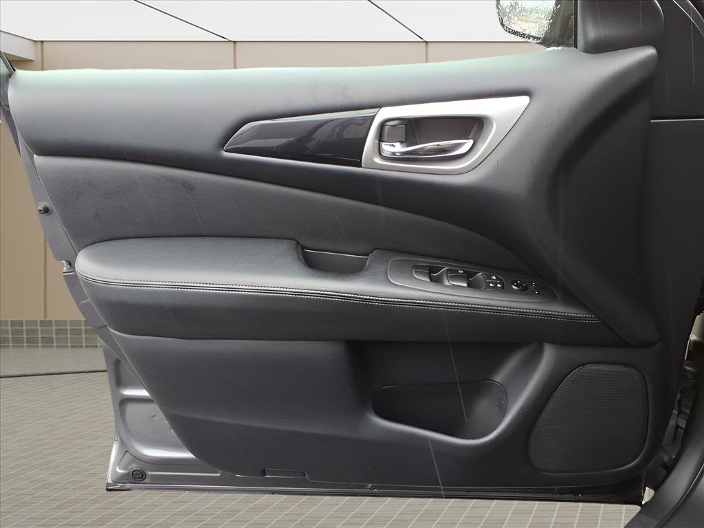 Used 2020 Nissan Pathfinder S image 23