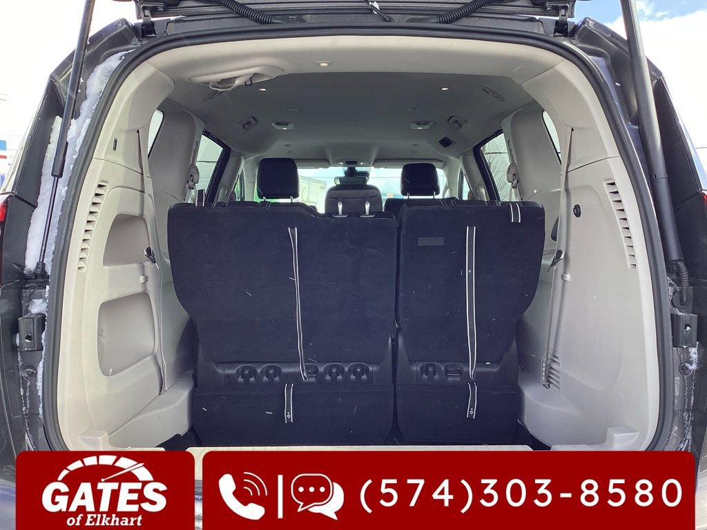 Used 2023 Chrysler Pacifica Touring-L FWD image 13