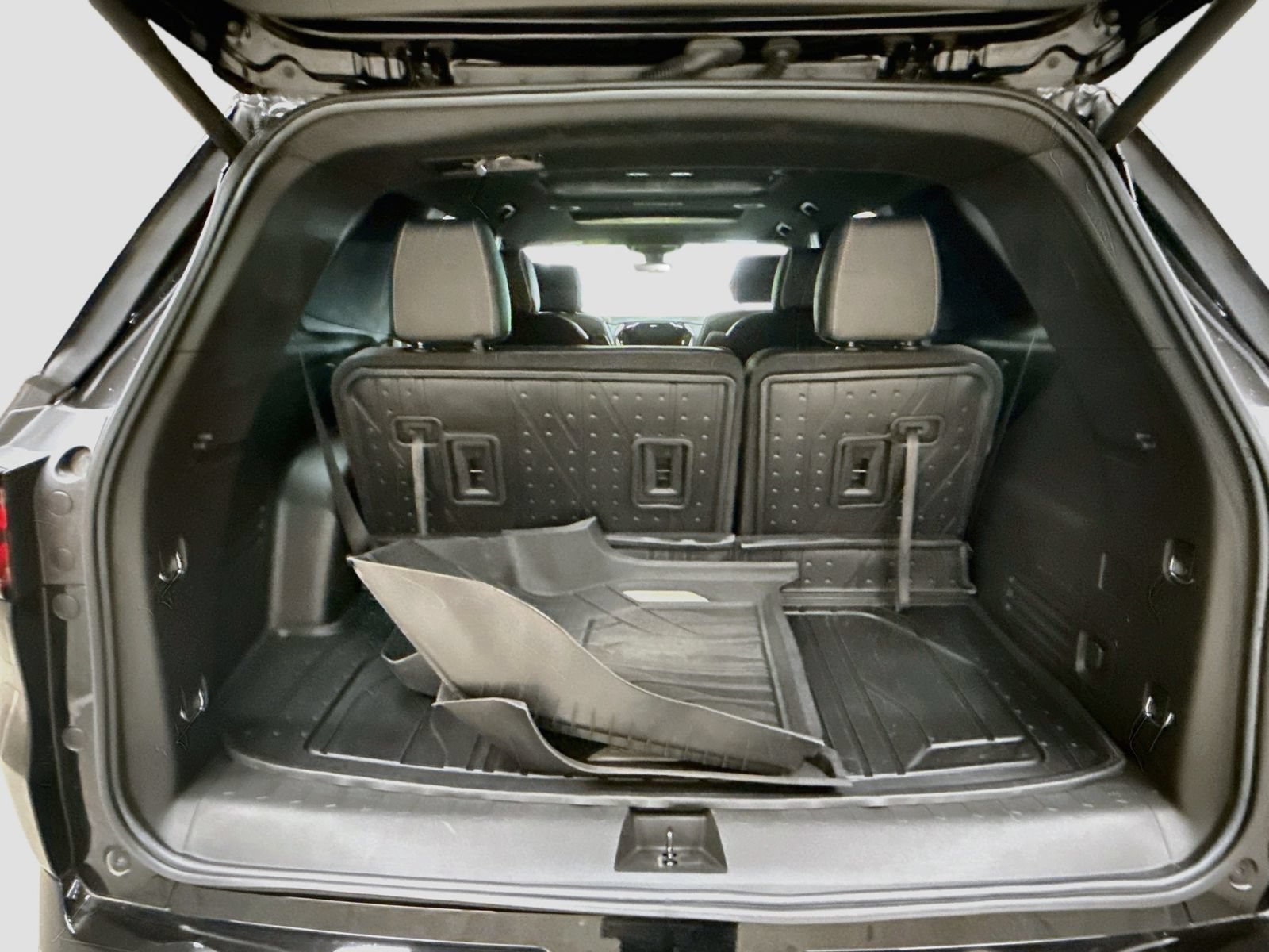 Used 2023 Chevrolet Traverse Premier w/ LPO, Floor Liner Package AWD/4WD image 31