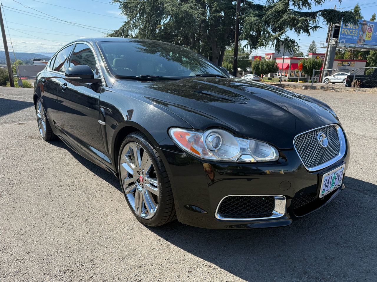 Used 2010 Jaguar XF R image 8