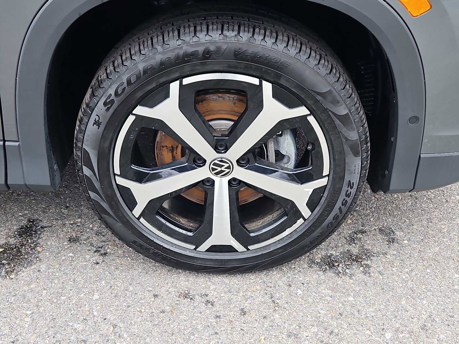 Used 2025 Volkswagen Tiguan SE AWD/4WD image 9