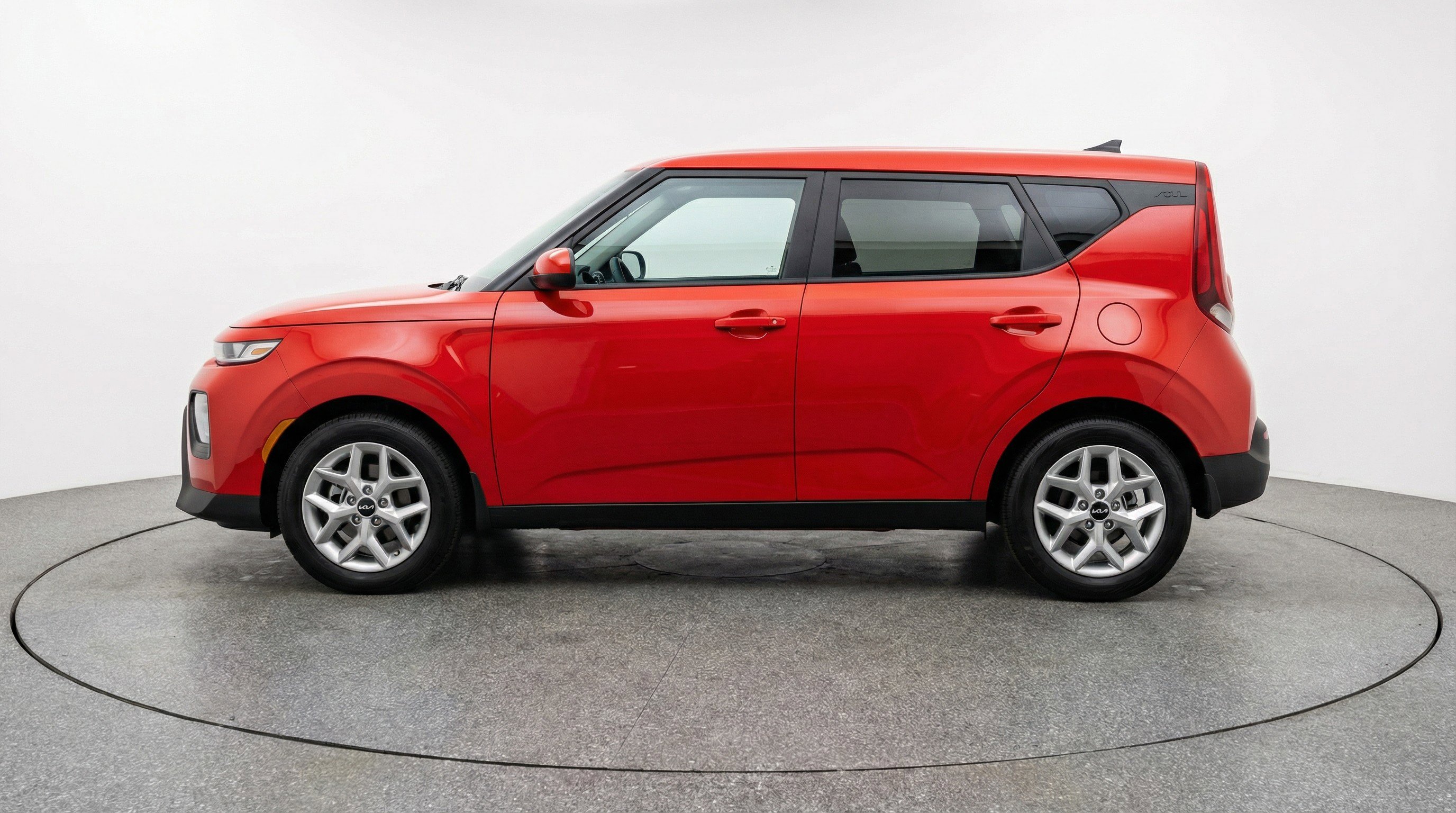 Used 2025 Kia Soul LX w/ LX Technology Package image 5