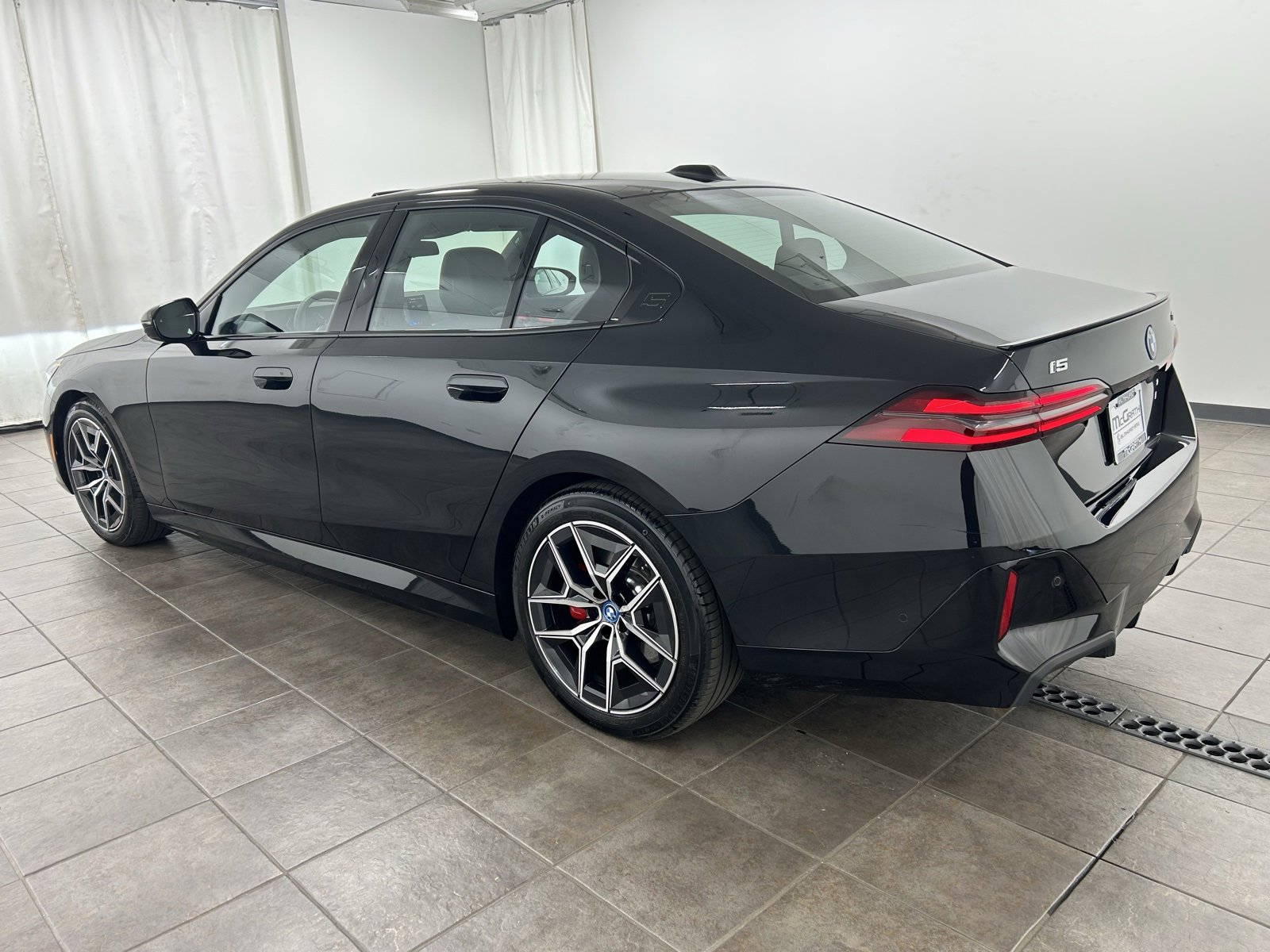 Used 2024 BMW i5 eDrive40i w/ M Sport Package image 3