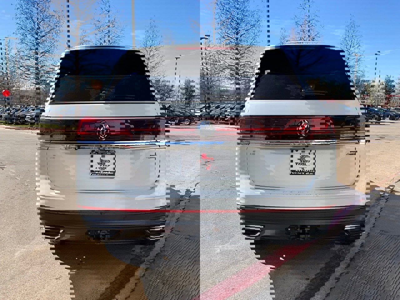 Used 2025 Volkswagen Atlas SE image 7