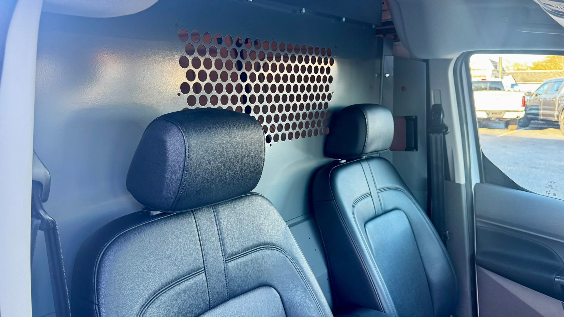 Used 2022 Ford Transit Connect XL image 8