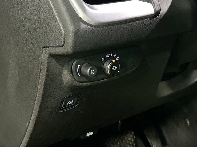 Used 2020 GMC Terrain SLE w/ Elevation Edition image 11