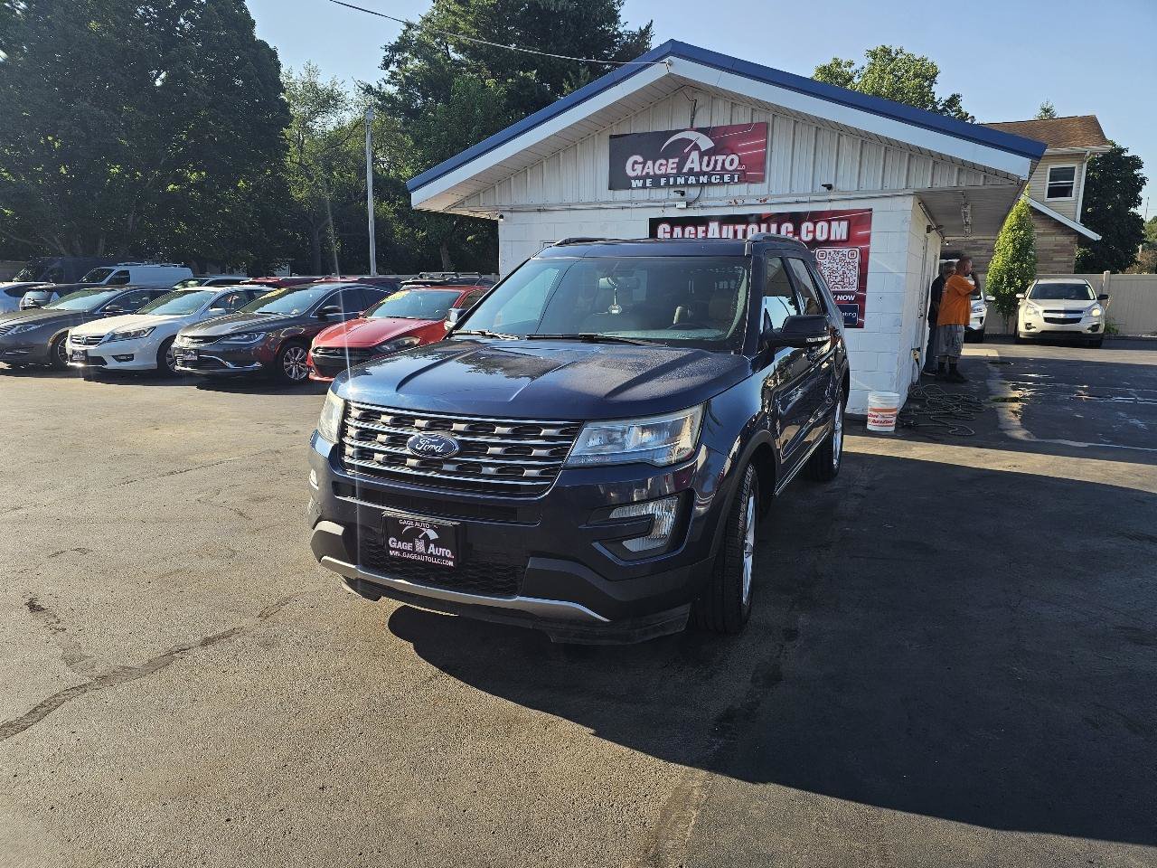 Used 2016 Ford Explorer XLT w/ Equipment Group 202A AWD/4WD image 4