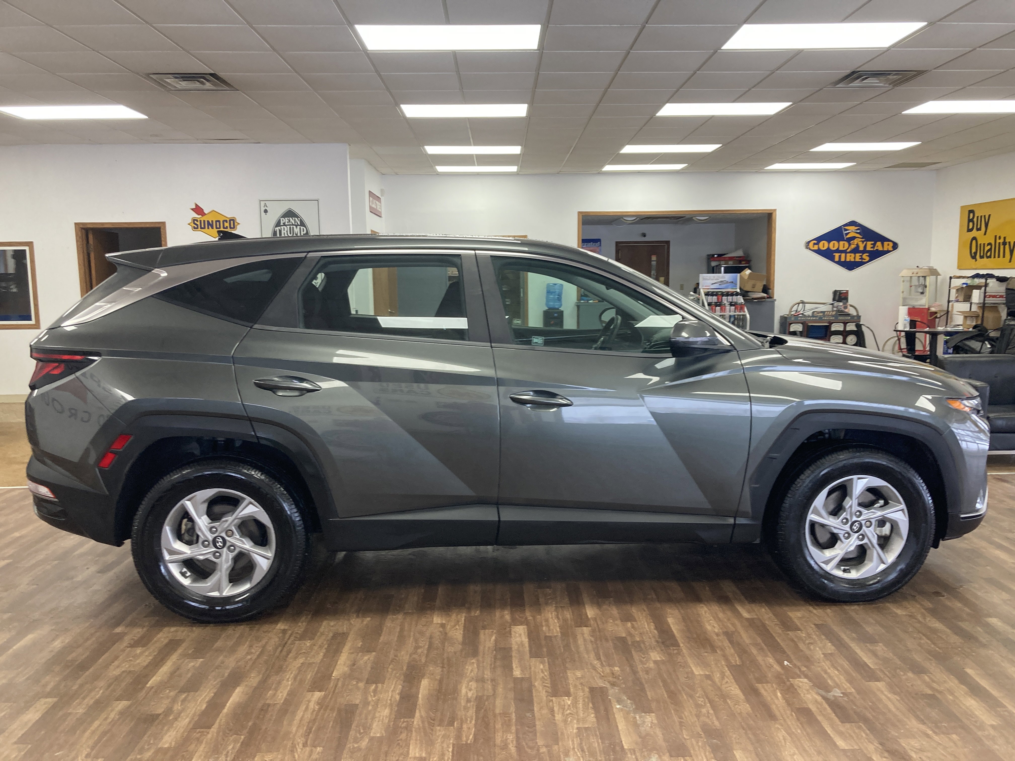Used 2022 Hyundai Tucson SE image 2