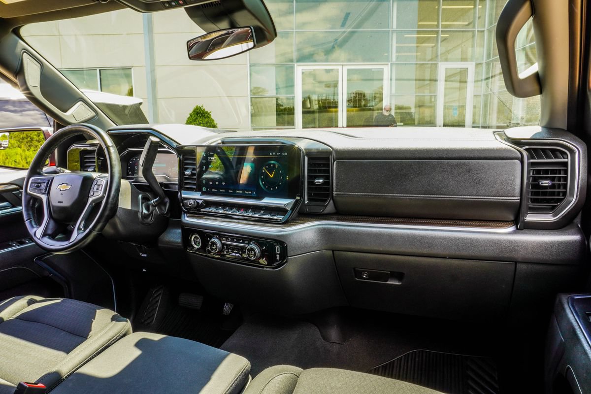 Used 2023 Chevrolet Silverado 1500 LT AWD/4WD image 19