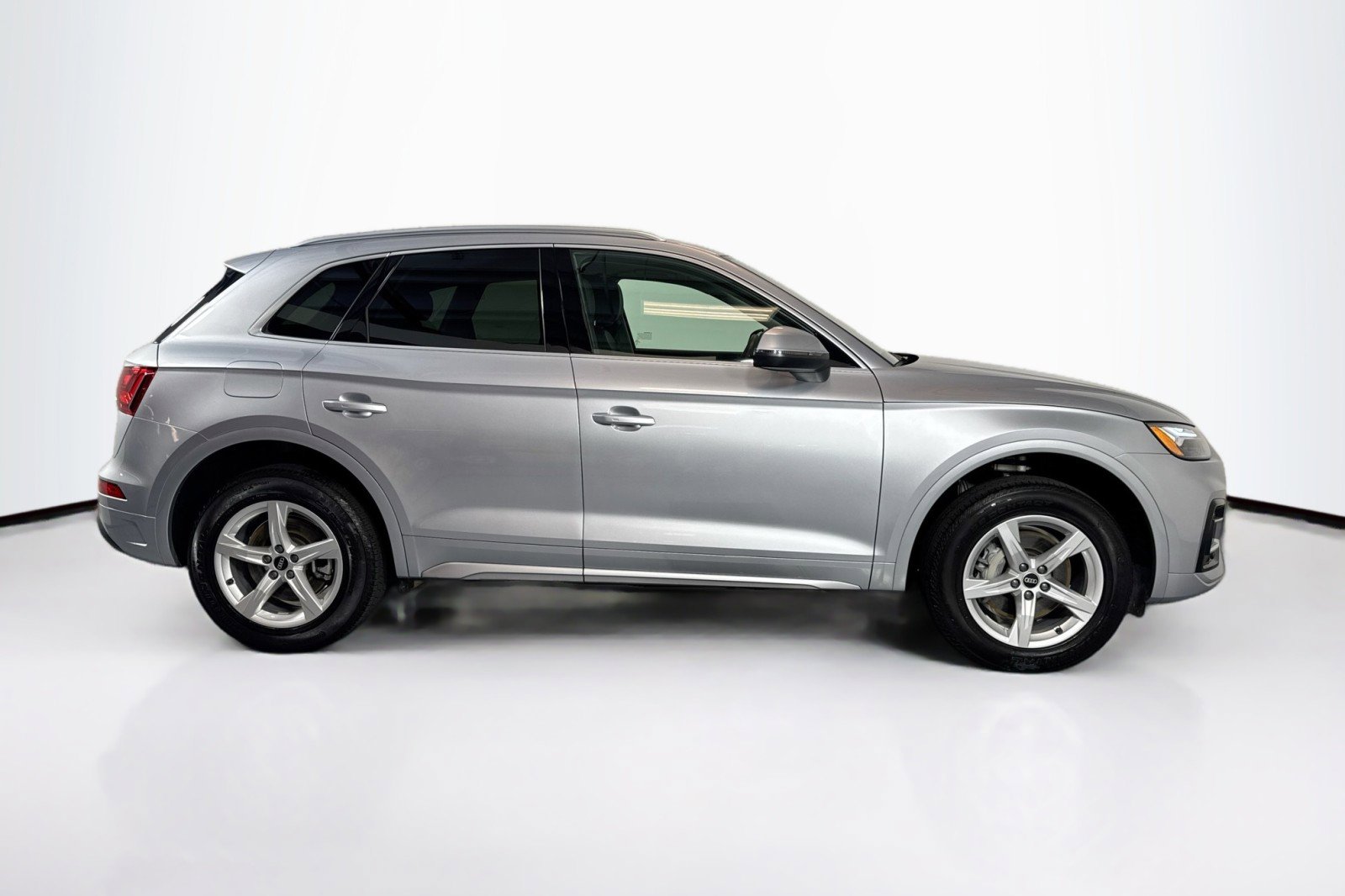 Used 2023 Audi Q5 2.0T Premium w/ Convenience Package AWD/4WD image 4