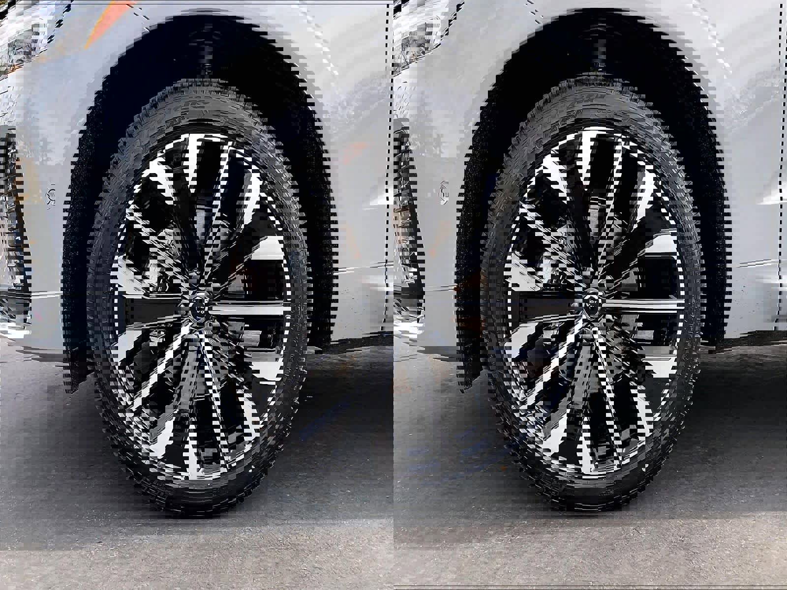 New 2026 Volvo XC60 B5 Ultra w/ Protection Package Premier image 14