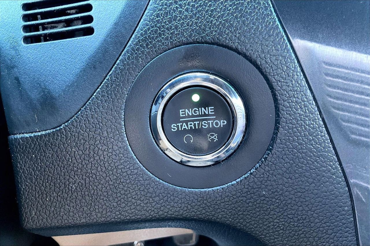 Used 2017 Ford Explorer XLT w/ Equipment Group 202A image 29