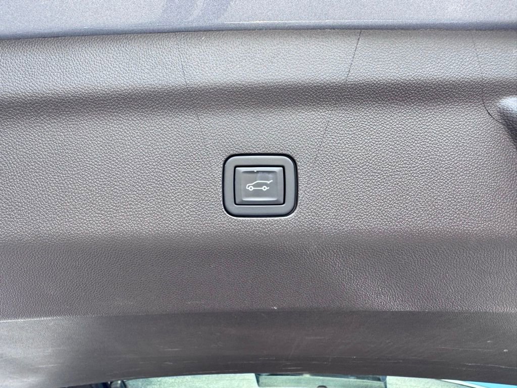 Used 2022 GMC Yukon XL Denali w/ Denali Premium Package image 44