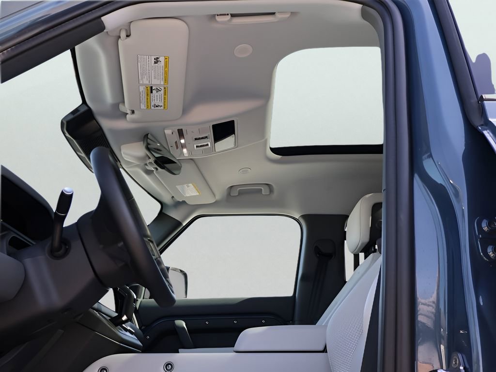 Certified 2025 Land Rover Defender 110 X-Dynamic SE image 38