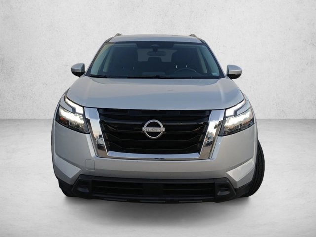Used 2025 Nissan Pathfinder SV FWD image 2