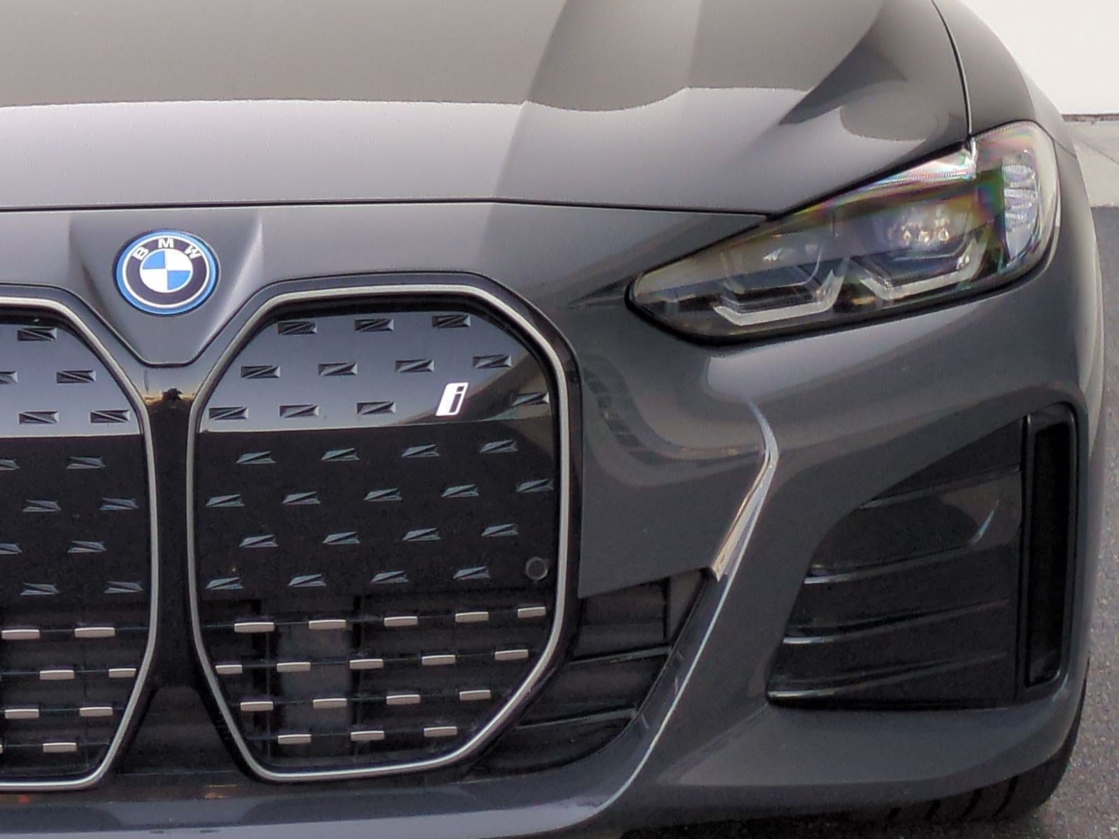 Used 2023 BMW i4 eDrive40 w/ M Sport Package RWD image 5