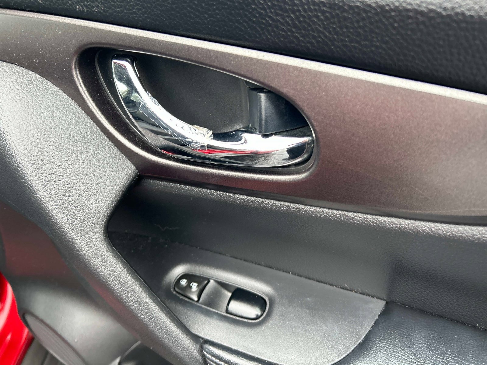 Used 2015 Nissan Rogue SV image 18