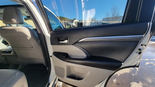 Used 2019 Toyota Highlander Limited AWD image 48