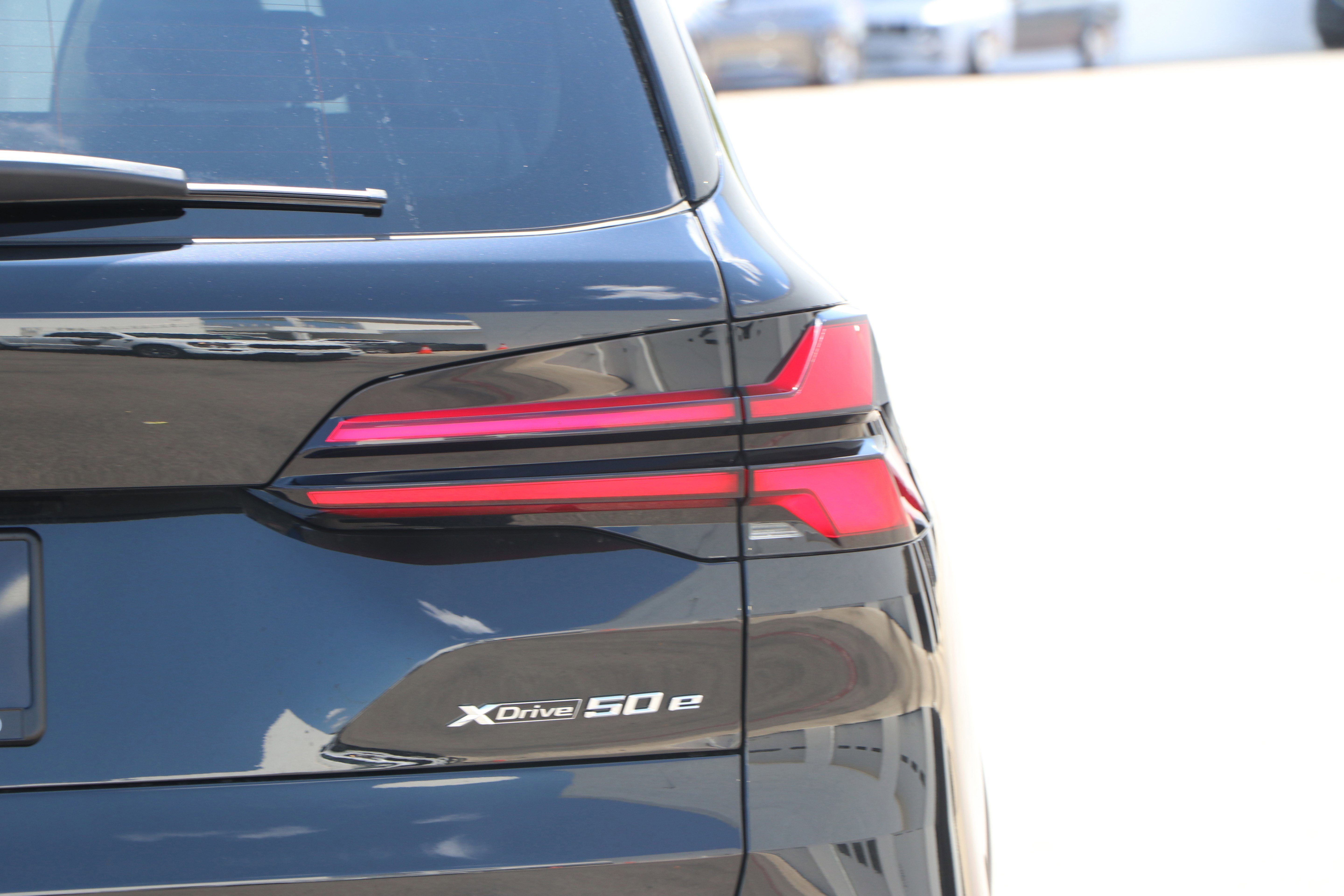Used 2025 BMW X5 xDrive50e w/ Climate Comfort Package AWD/4WD image 11