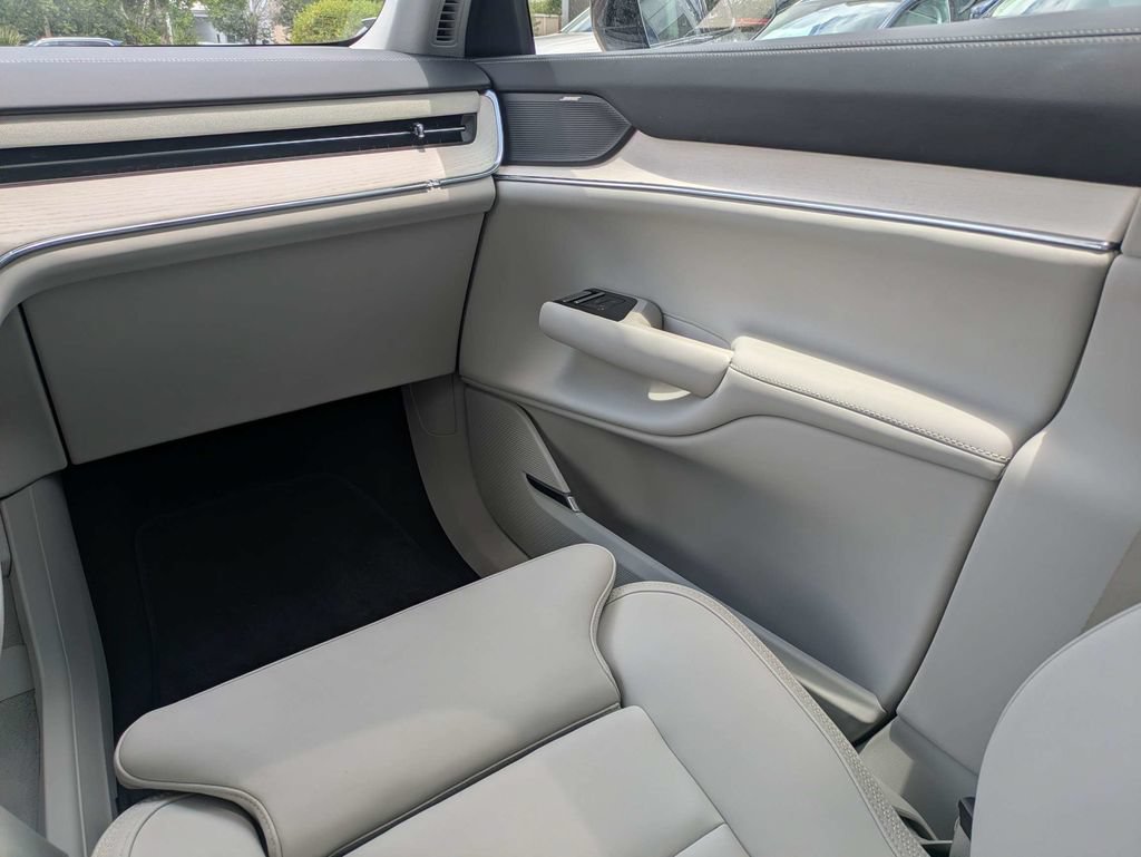 Certified 2025 Volvo EX90 Ultra AWD/4WD image 24