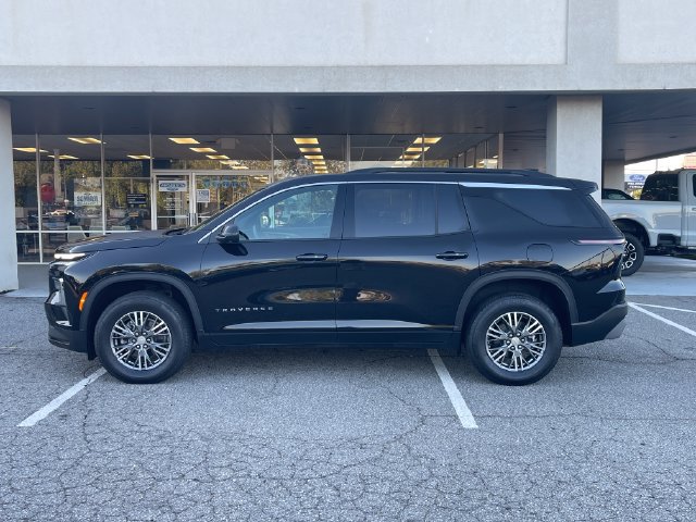 Used 2025 Chevrolet Traverse LT w/ Driver Confidence Package FWD image 8