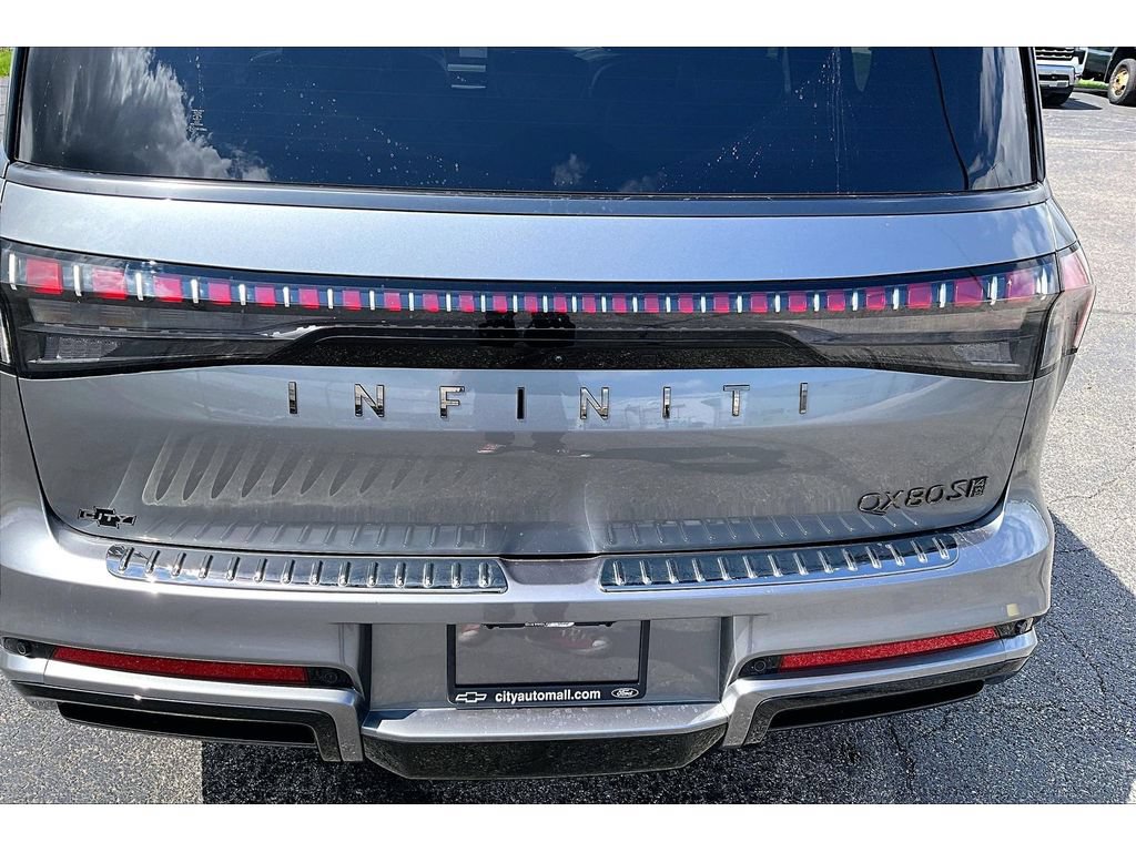 Used 2026 INFINITI QX80 4WD w/ Sport Exterior Package image 10