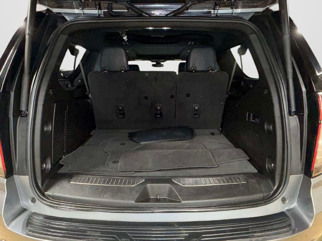 Used 2022 Chevrolet Suburban RST w/ Luxury Package RWD image 9