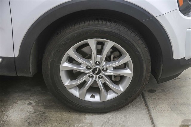 Certified 2022 Kia Telluride LX image 12