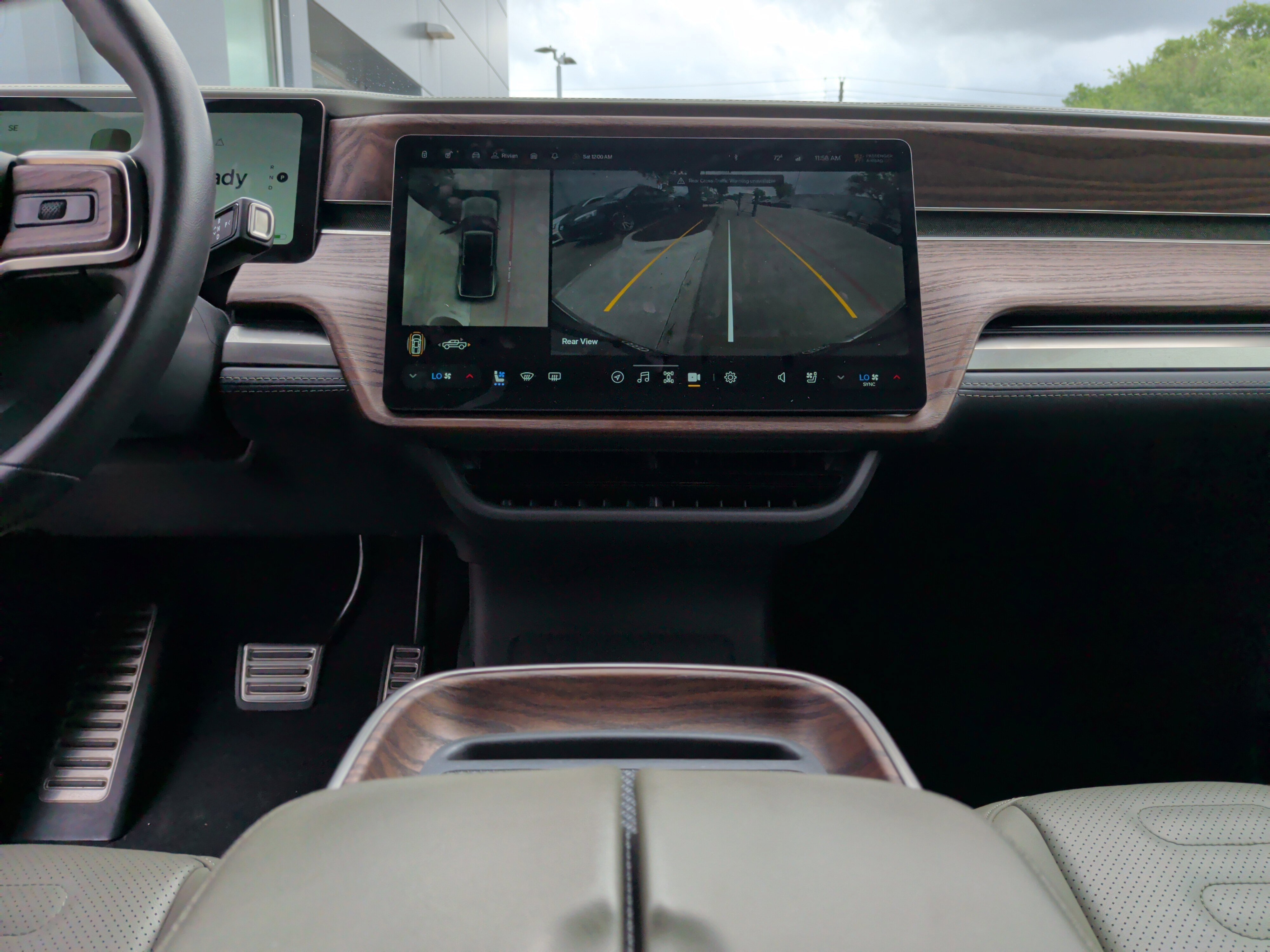 Used 2023 Rivian R1T Launch Edition image 31