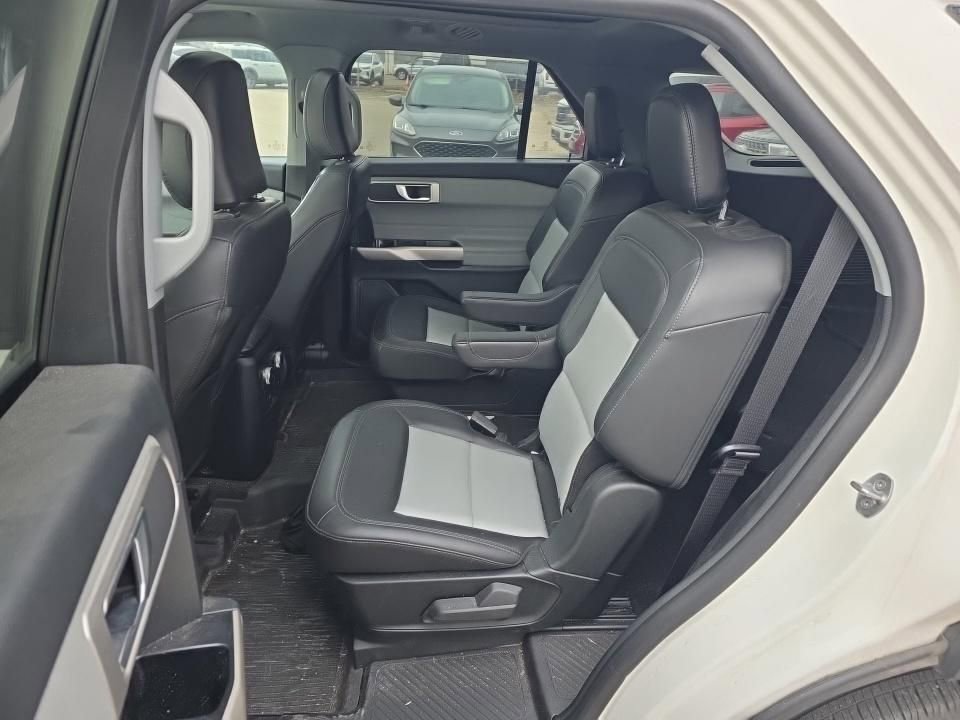 Used 2023 Ford Explorer XLT w/ Equipment Group 202A image 3