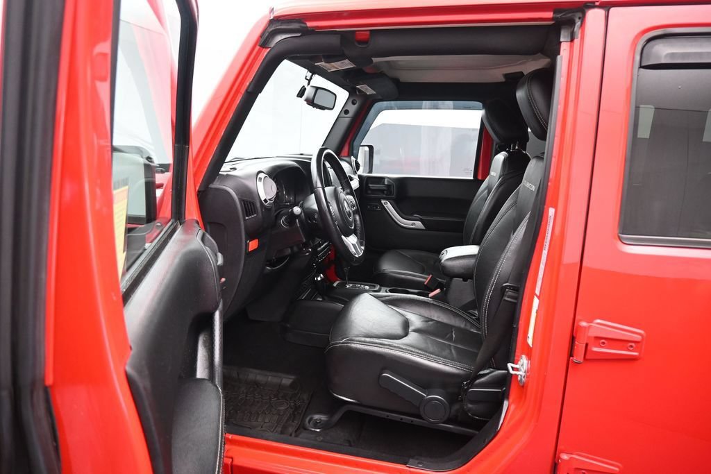 Used 2016 Jeep Wrangler Unlimited Rubicon AWD/4WD image 11