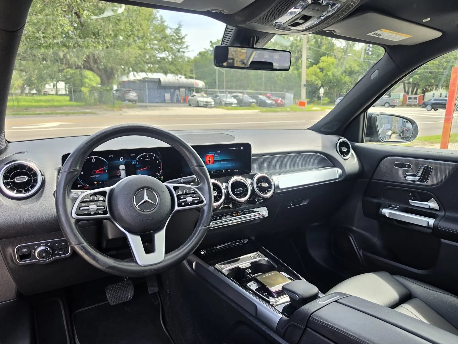 Used 2020 Mercedes-Benz GLB 250 4MATIC w/ Premium Package image 13