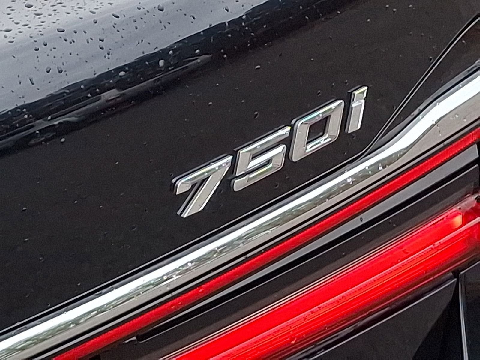 Used 2022 BMW 750i xDrive w/ M Sport Package image 38