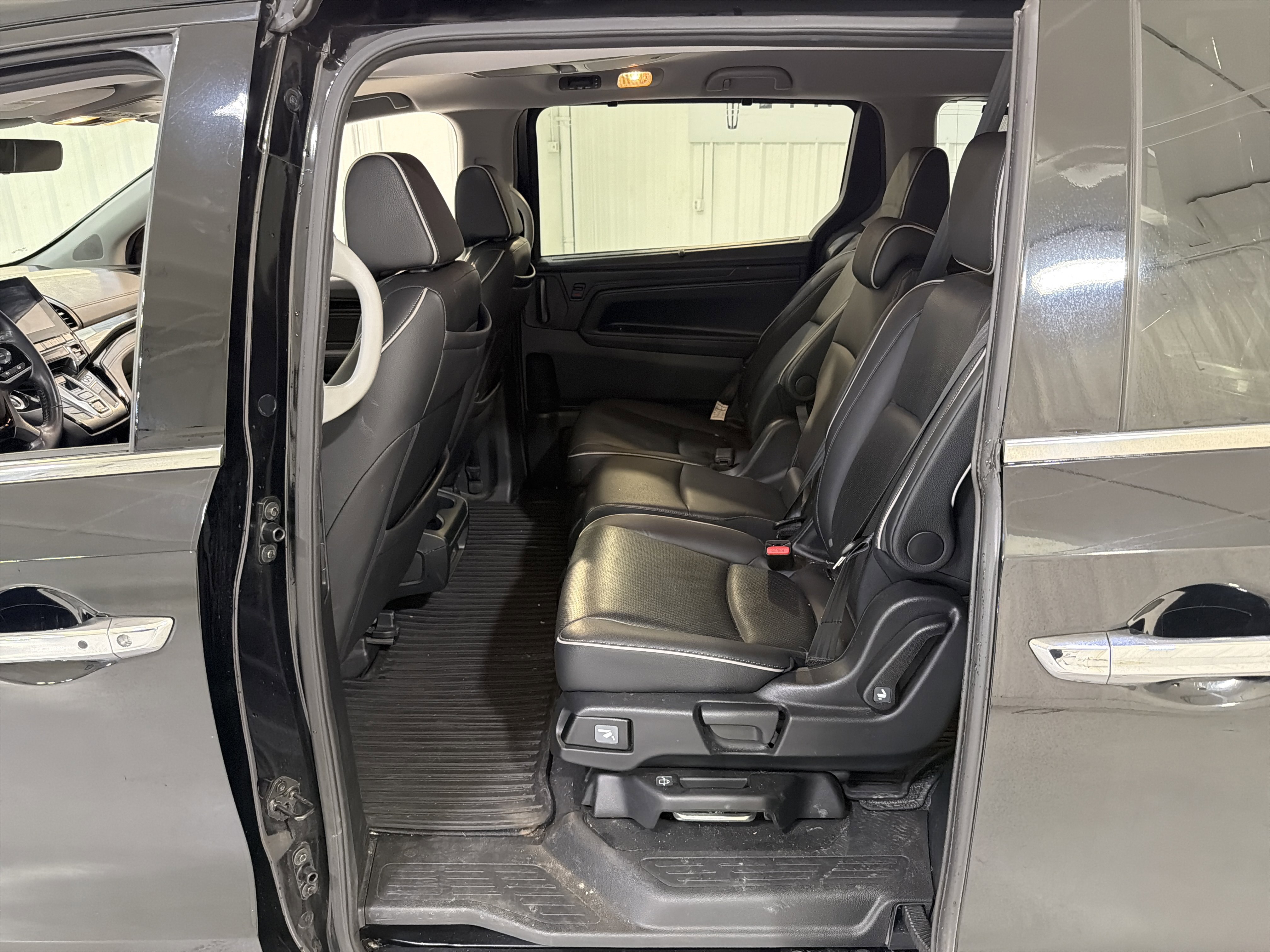 Used 2023 Honda Odyssey Elite image 12