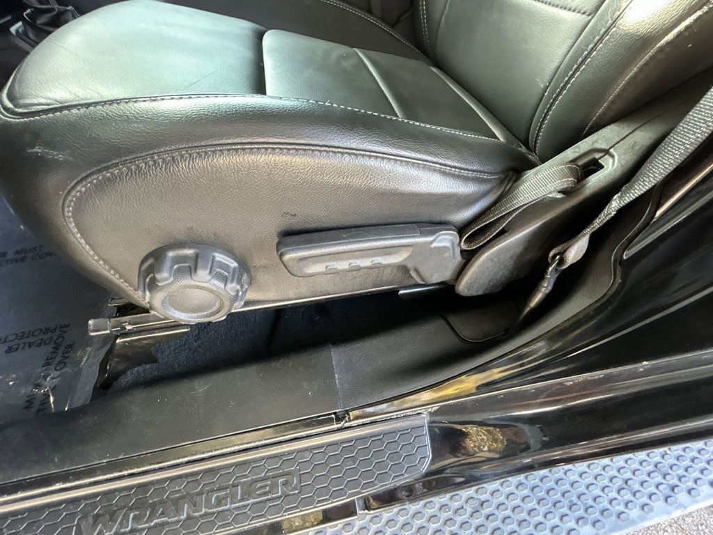 Used 2018 Jeep Wrangler Unlimited Sahara AWD/4WD image 13