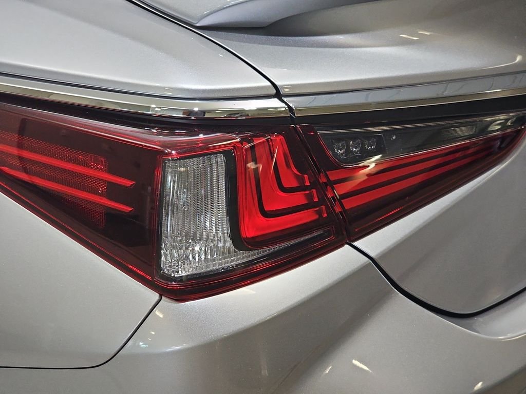Certified 2025 Lexus ES 300h w/ Premium Package FWD image 32